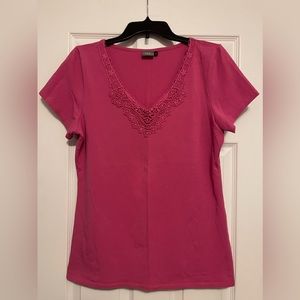 Casual pink tee with embroidery